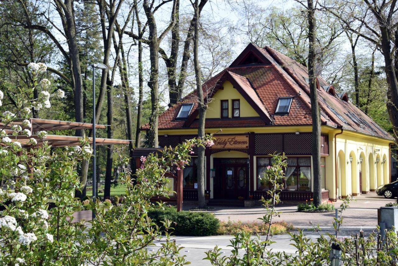 Villa Hotel デブレツェン エクステリア 写真