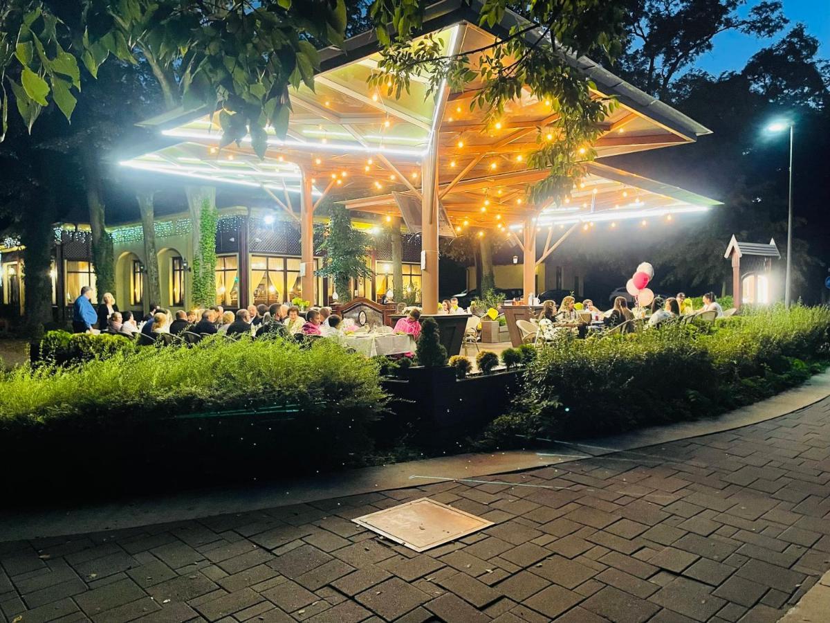 Villa Hotel デブレツェン エクステリア 写真