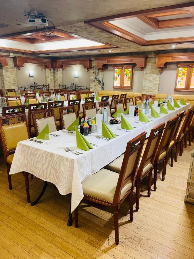 Villa Hotel デブレツェン エクステリア 写真