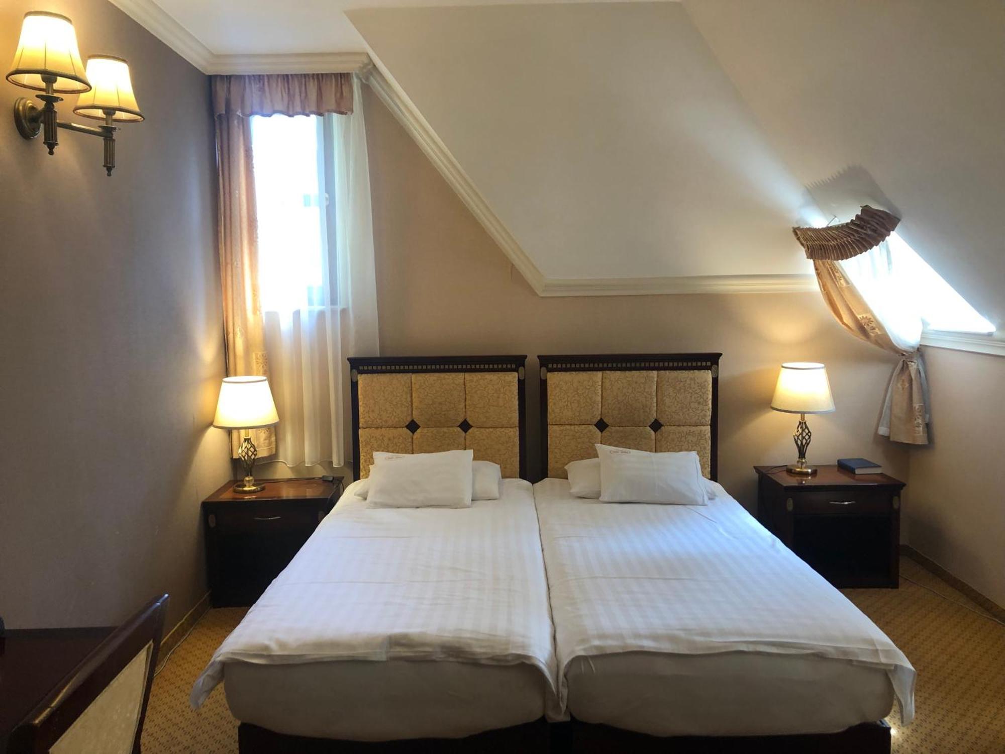 Villa Hotel デブレツェン エクステリア 写真