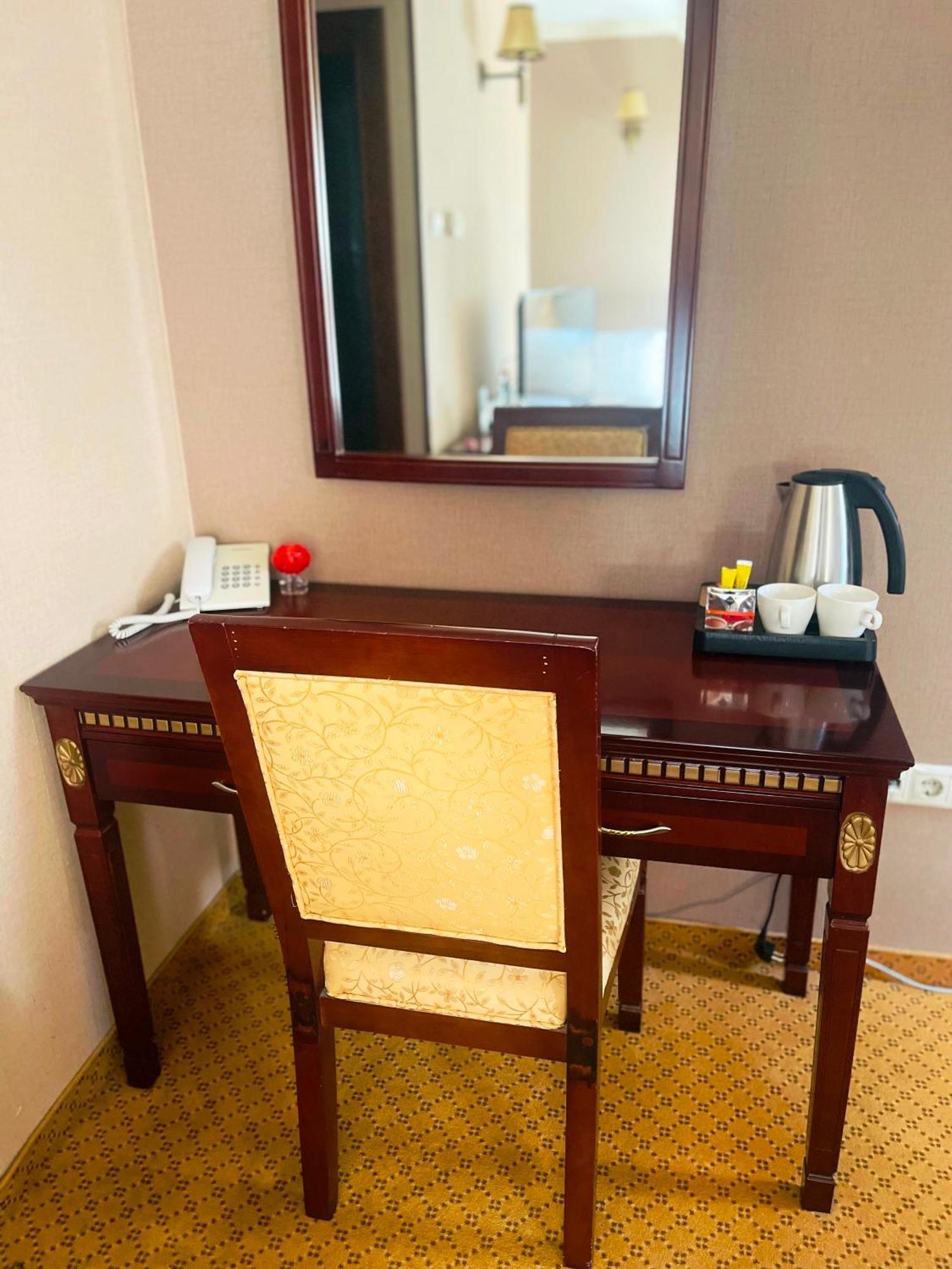 Villa Hotel デブレツェン エクステリア 写真